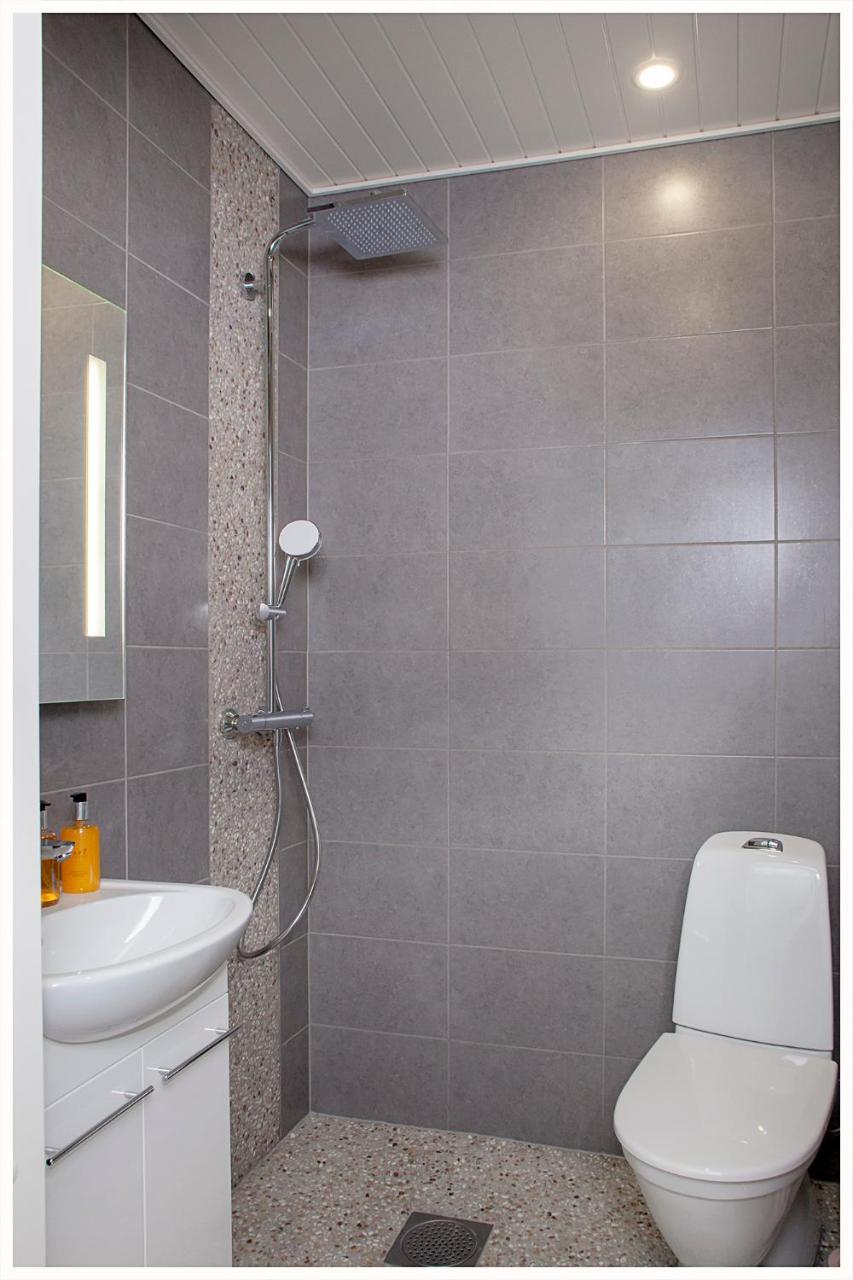 Crystal Arctic Suites Rovaniemi Zewnętrze zdjęcie Bathroom with shower