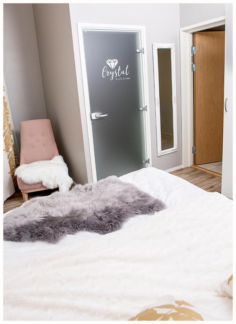 Crystal Arctic Suites Rovaniemi Zewnętrze zdjęcie A sheepskin rug