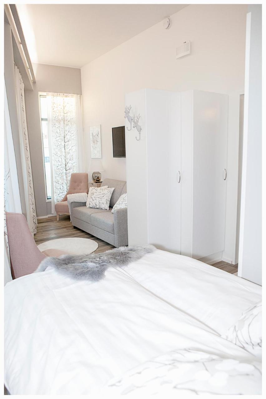 Crystal Arctic Suites Rovaniemi Zewnętrze zdjęcie A bedroom in a typical apartment